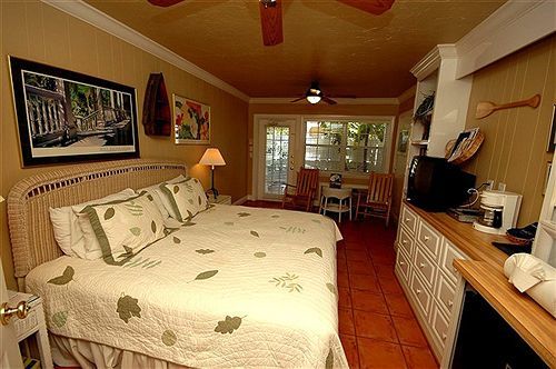 Tortuga Inn Beach Resort By Resortquest Bradenton Beach Exterior photo
